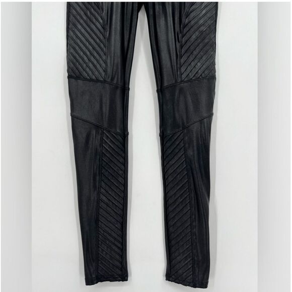 EUC SPANX BLACK MOTO FAUX LEATHER LEGGINGS SIZE LARGE - Picture 11 of 11